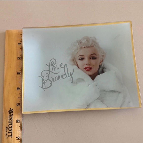Marilyn Monroe Jewelry Organizer with Gold Trim - Picture 3 of 4